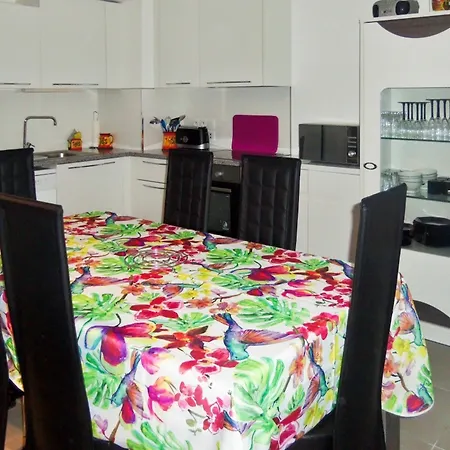 Sunny, 1-bedroom With A Swimming Pool And Furnished Terrace Apartment Saint-Raphael (Var)